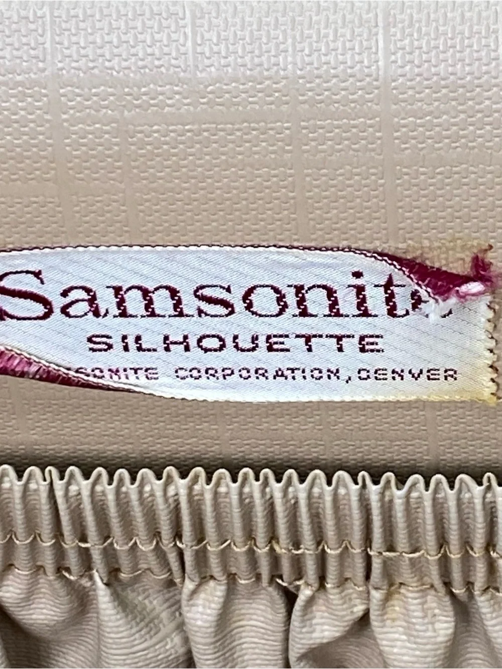 Vintage Samsonite Silhouette White Train Case Makeup Luggage Tray & Mirror